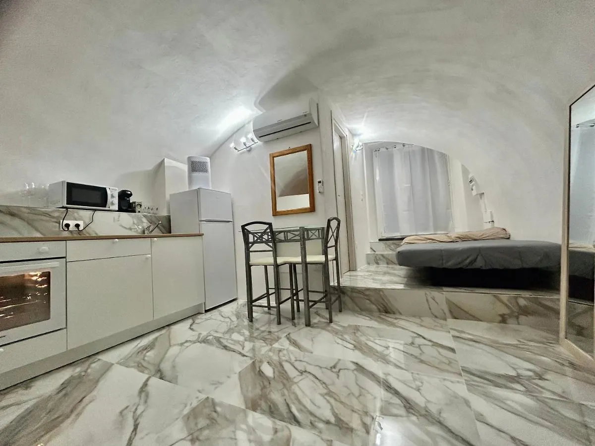 Cave House Apartment Menton 0*,  Francia