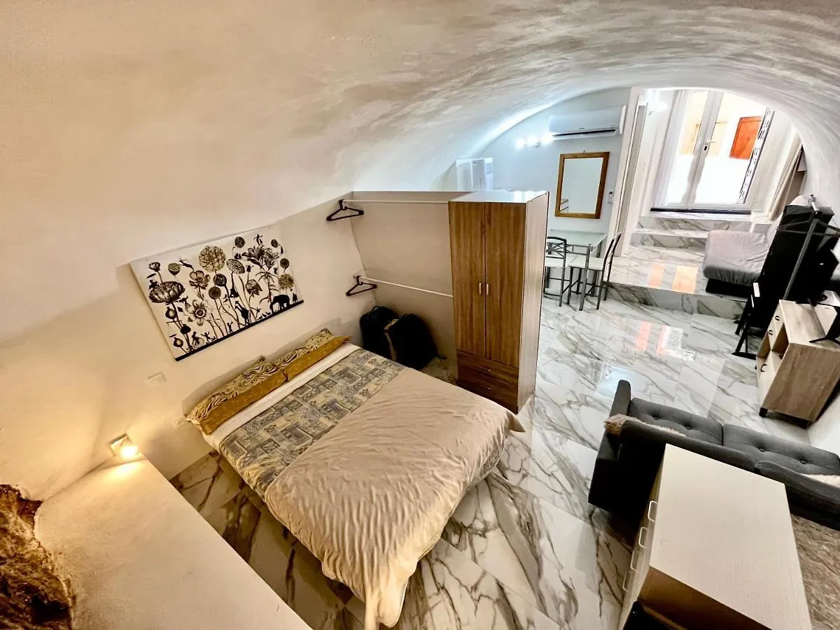 Cave House Apartment Menton 0*,
